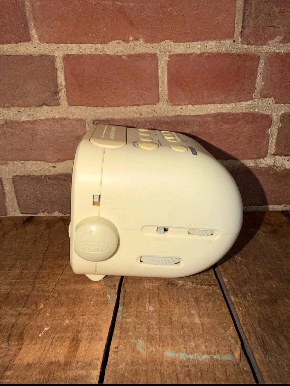 Vintage Sony Dream Machine Digital Alarm Clock – Cream and Silver